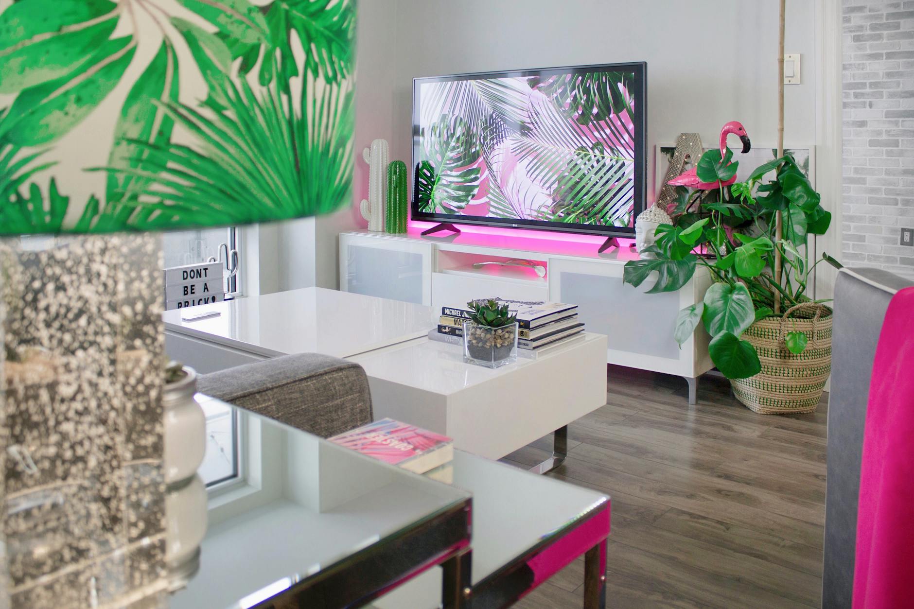 Tropical Living Room Interior Design for Fresh Natural Comfort
